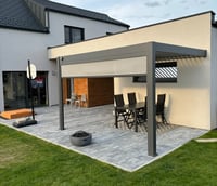 Bioklimatická pergola ke stěně INTRO PLUS 4x3 m Rojaplast