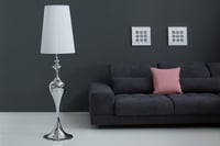 Stojací lampa LUANDA Bílá / stříbrná Invicta